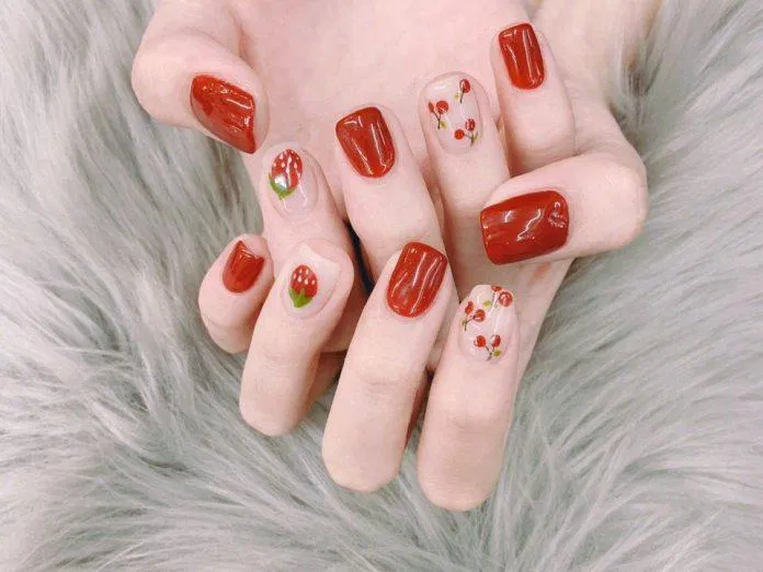 Mẫu nail Tết 2023 màu đỏ may mắn (Ảnh: Internet)