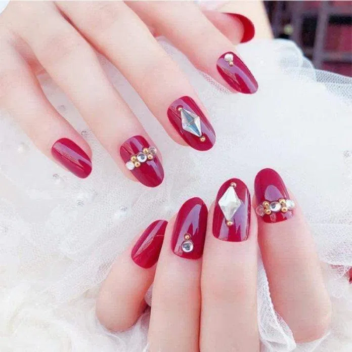 Mẫu nail Tết 2023 màu đỏ may mắn (Ảnh: Internet)