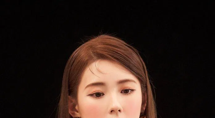 Ảnh hậu trường của Miyeon trong mini album "I Burn". (Nguồn: Internet)