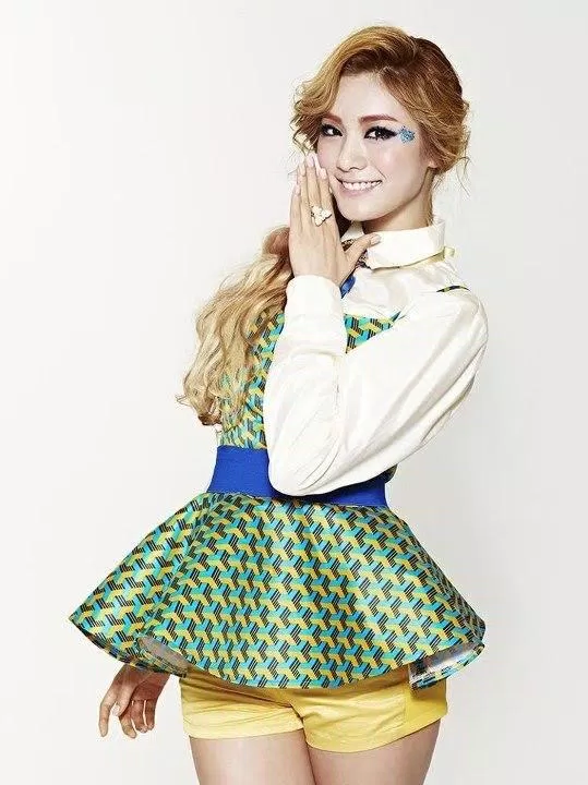 Nana đầy quyến rũ khi biểu diễn trên sân khấu. (Nguồn: Internet)