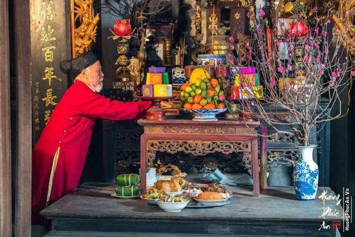 Tết cổ truyền với bánh chưng, cành đào, mâm ngũ quả ( ảnh Internet) Tết cổ truyền với bánh chưng, cành đào, mâm ngũ quả ( ảnh Internet)