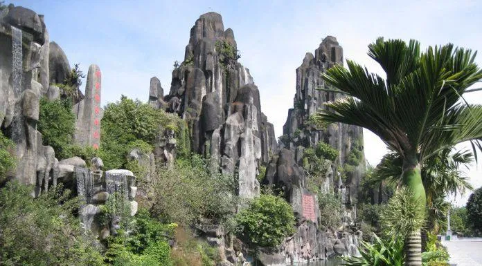 Núi Ngũ Hành Sơn gồm 6 ngọn núi đá vôi: Kim Sơn, Thủy Sơn, Hỏa Sơn, Mộc Sơn, Thổ Sơn (Nguồn: Internet).