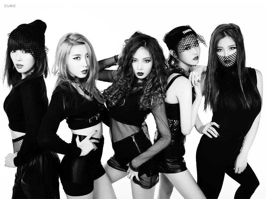 4MINUTE được cho là tan rã vì những bất hòa giữa các thành viên với leader HyunA. 4 thành viên đồng loạt bỏ theo dõi HyunA trên Instagram. (Ảnh: Internet) 4MINUTE được cho là tan rã vì những bất hòa giữa các thành viên với leader HyunA. 4 thành viên đồng loạt bỏ theo dõi HyunA trên Instagram. (Ảnh: Internet)