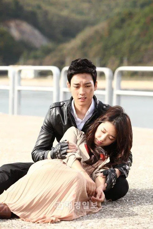 Park Shin Hye bên người yêu điển trai Choi Tae Joon. (Nguồn: Internet)