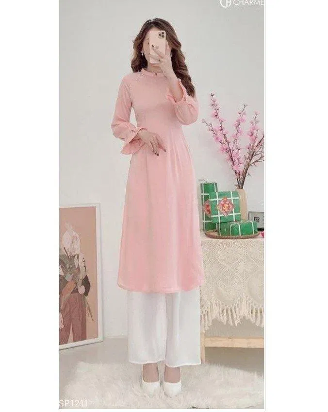 Áo dài cách tân nhưng vẫn giữ được những đặc trưng truyền thống (Nguồn: Internet)