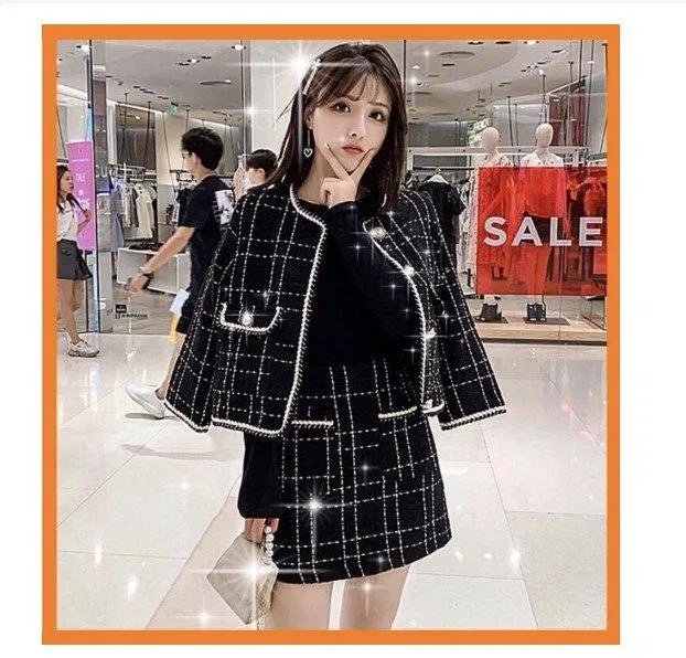 Set đồ cùng tone đen giúp tôn lên vẻ quý phái (Nguồn: BloAnChoi) Set đồ cùng tone đen giúp tôn lên vẻ quý phái (Nguồn: BloAnChoi)