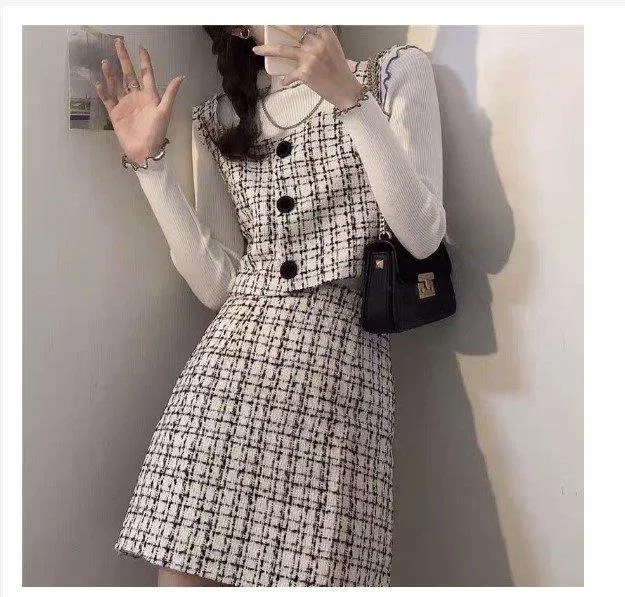 Nhẹ càng với áo cổ lọ mix cùng áo tweed và chân váy cùng màu (Nguồn: BlogAnChoi) Nhẹ càng với áo cổ lọ mix cùng áo tweed và chân váy cùng màu (Nguồn: BlogAnChoi)