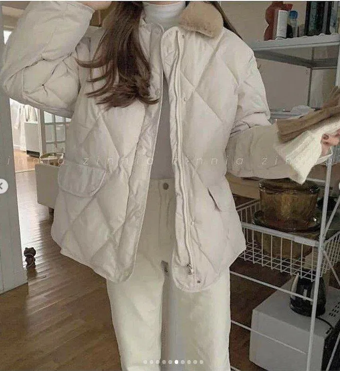 Áo khoác phao và quần jean là những item không bao giờ lỗi mốt (Nguồn: Internet) Áo khoác phao và quần jean là những item không bao giờ lỗi mốt (Nguồn: Internet)