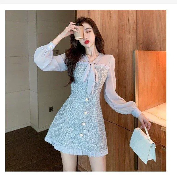 Váy tweed xanh với điểm nhấn là phần tay voan bồng bềnh (Nguồn: BlogAnChoi) Váy tweed xanh với điểm nhấn là phần tay voan bồng bềnh (Nguồn: BlogAnChoi)