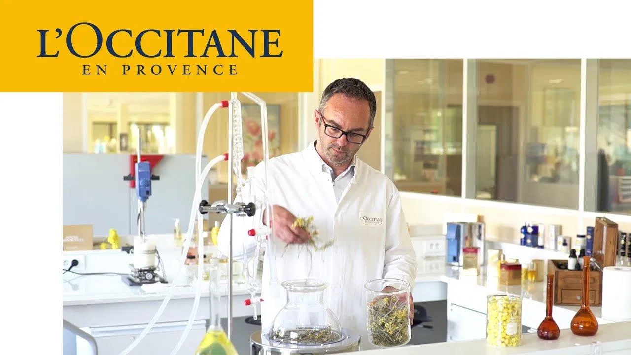 Phòng lab nghiên cứu của L'Occitane. (nguồn: internet) Thương hiệu mỹ phẩm LOccitane - bí quyết dưỡng da thiên nhiên của phụ nữ Pháp các hãng mỹ phẩm thiên nhiên Loccitane my pham loccitane mỹ phẩm thiên nhiên của pháp thuong hieu my pham loccitane