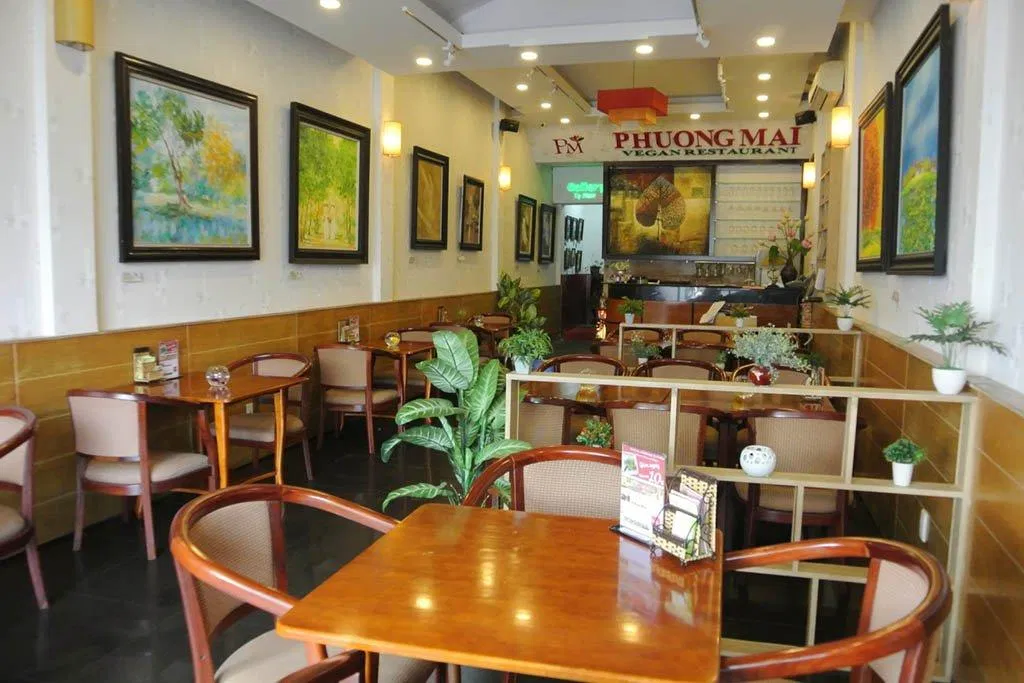 Phương Mai Chay Quán có không gian mộc mạc, yên tĩnh, gần gũi (Nguồn: Internet)