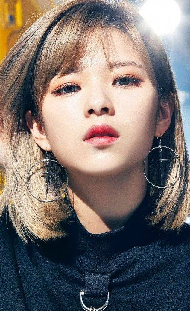 Nữ thần tượng Jeongyeon đảm nhận vai trò hát chính trong nhóm TWICE.  (Nguồn: Internet)