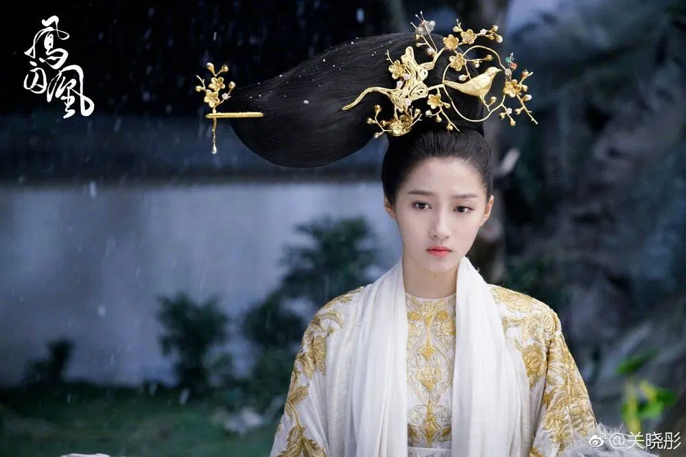 Quan Hiểu Đồng không ít lần bị chê cười vì tạo hình trong phim. (Nguồn: Internet) Quan Hiểu Đồng không ít lần bị chê cười vì tạo hình trong phim. (Nguồn: Internet)