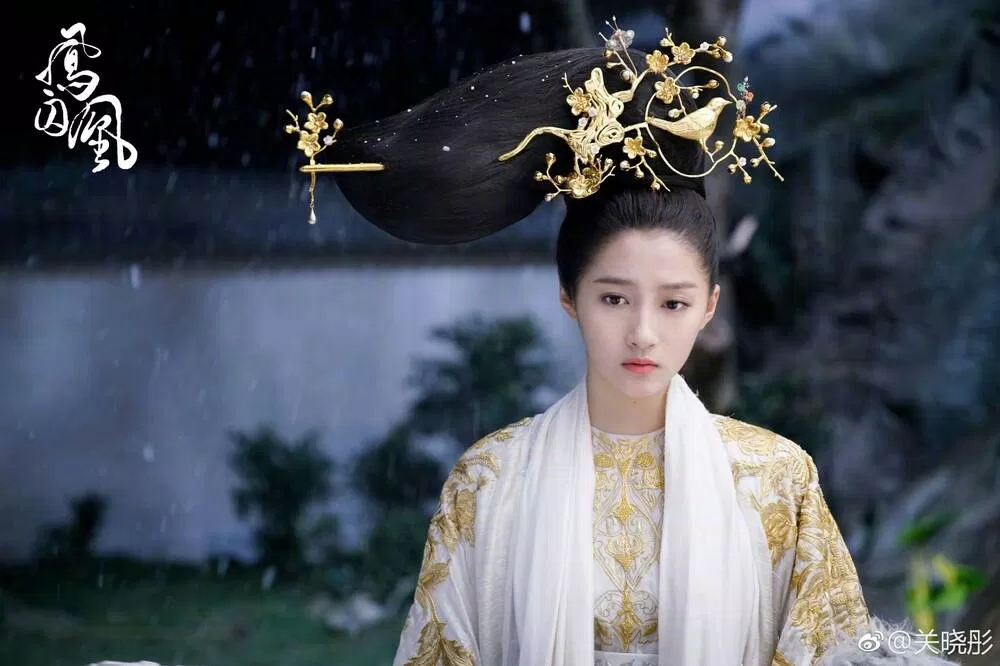 Quan Hiểu Đồng không ít lần bị chê cười vì tạo hình trong phim. (Nguồn: Internet) Quan Hiểu Đồng không ít lần bị chê cười vì tạo hình trong phim. (Nguồn: Internet)