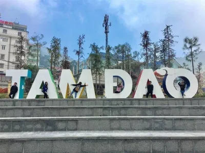 Quảng trường nổi bật với chữ Tam Đảo siêu to (Nguồn: Internet).