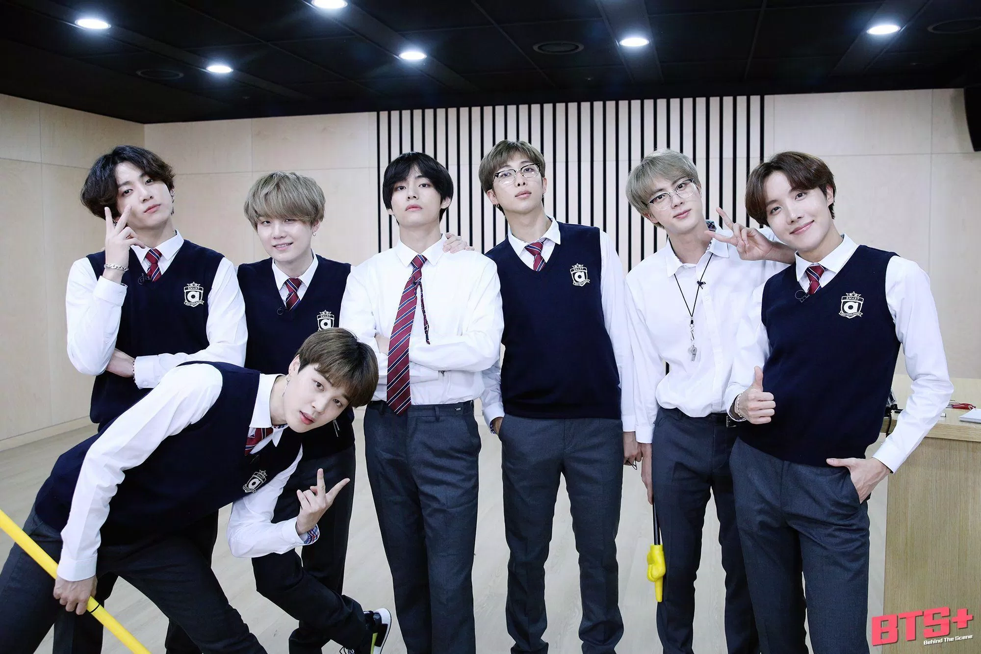 Run BTS là một chương trình với đa dạng content. Tại đây mọi người còn có những trận cười "vỡ bụng" mỗi khi BTS chơi trò chơi (Ảnh: Internet)