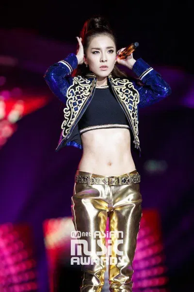 Sandara Park khiến mọi người ghen tỵ vì thân hình mảnh mai. (Nguồn: Internet)