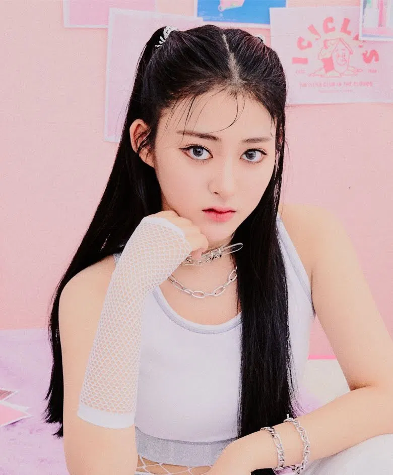 Semi (CIGNATURE) chính thức trở thành người lớn vào năm 2021. (Nguồn: Internet)