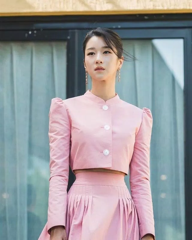 Seo Ye Ji khiến mọi người ghen tỵ vì thân hình mảnh mai. (Nguồn: Internet)