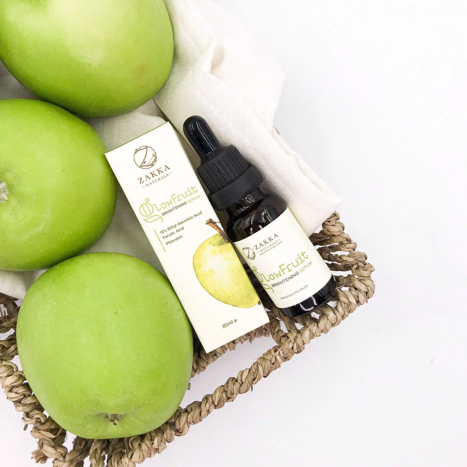 Bao bì serum Zakka Vitamin C GlowFruit Brightening với tone màu chủ đạo là xanh lá (Nguồn: Internet).