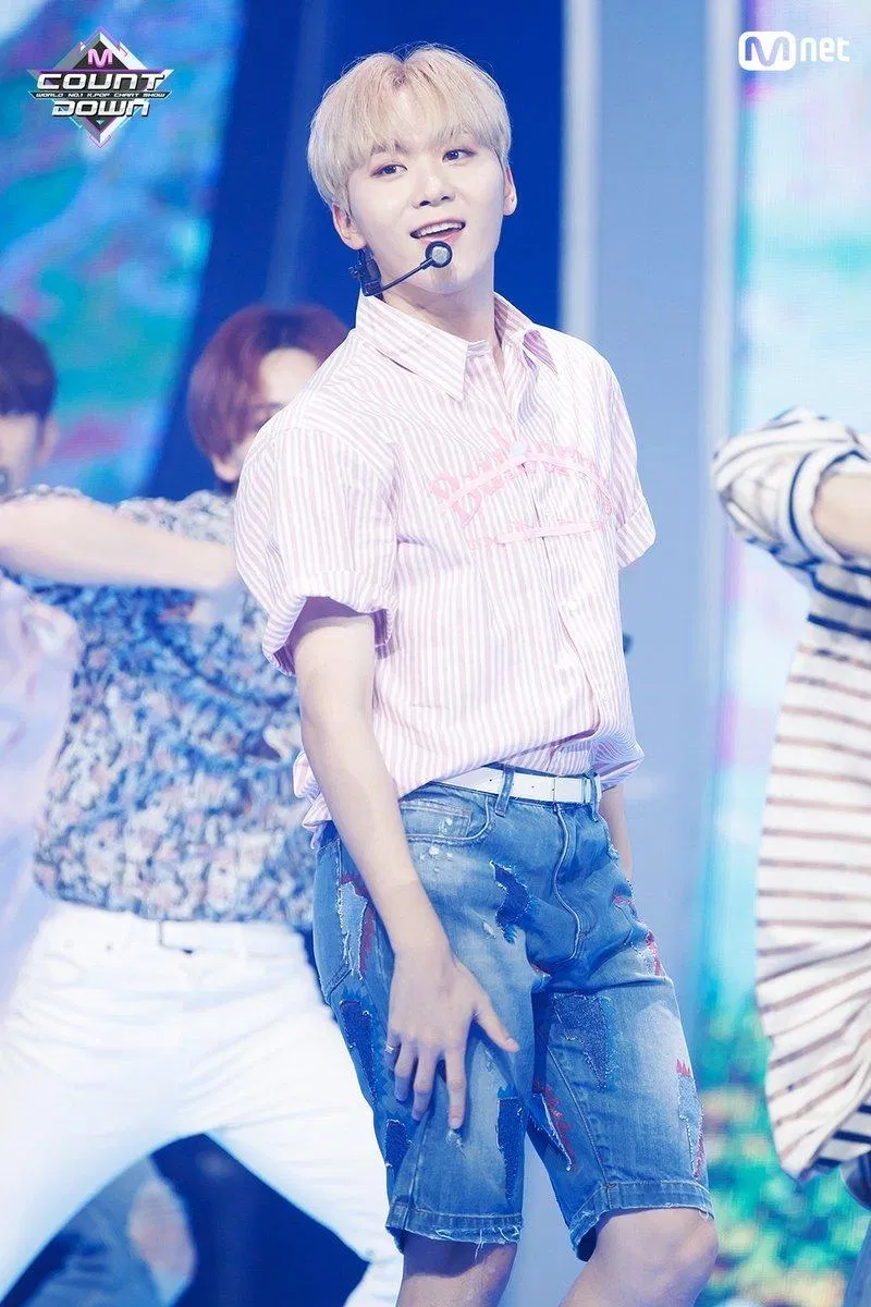 Anh nói nếu các thành viên không nhớ sinh nhật mình, mình sẽ đòi lại vitamin mình mua cho họ (SVT Hit The Road) (Nguồn: internet)