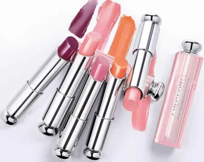 Son dưỡng môi Dior khi đánh lên môi có màu cực kỳ tự nhiên và dưỡng ẩm cho môi cực kỳ tốt. (Nguồn: Internet) Son dưỡng môi Dior khi đánh lên môi có màu cực kỳ tự nhiên và dưỡng ẩm cho môi cực kỳ tốt. (Nguồn: Internet)