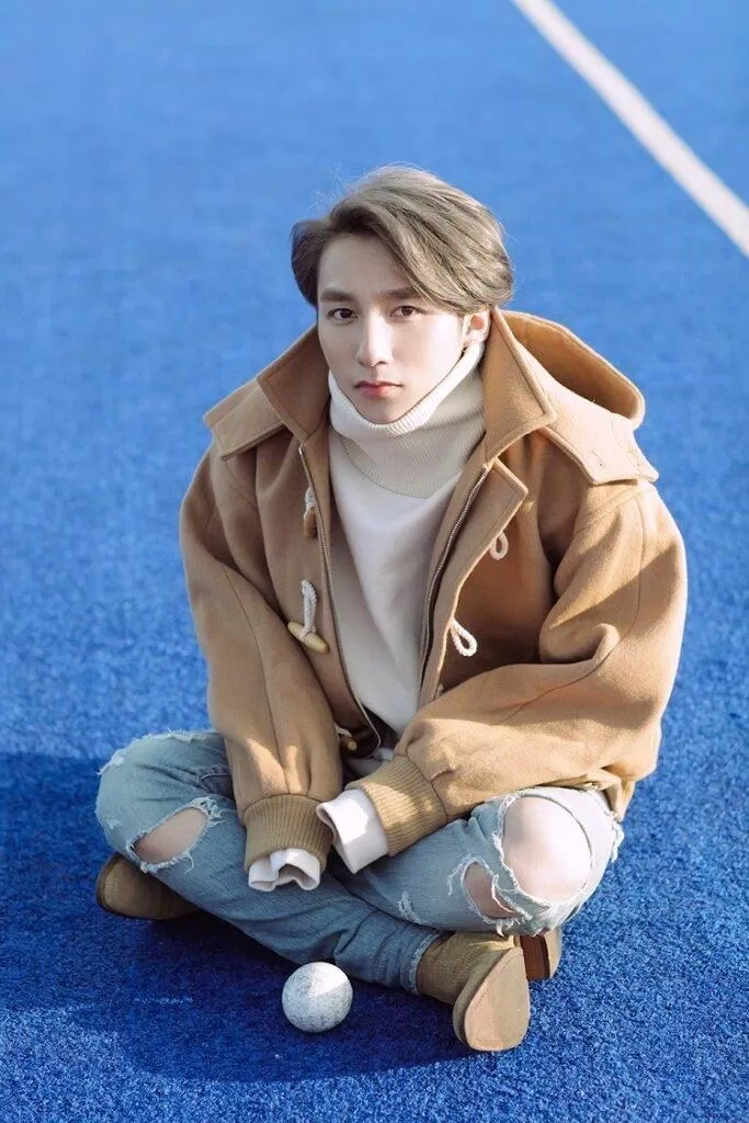 Nơi này có anh "đốn tim" các fan bằng giai điệu vui tươi và ngọt ngào khó cưỡng (Ảnh: Internet). Nơi này có anh "đốn tim" các fan bằng giai điệu vui tươi và ngọt ngào khó cưỡng (Ảnh: Internet).