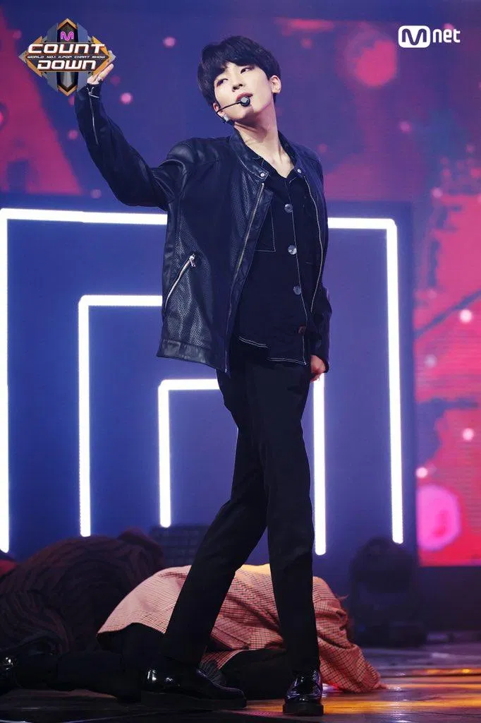 Tỉ lệ cơ thể cực đỉnh của Wonwoo (Nguồn: mnet.com)