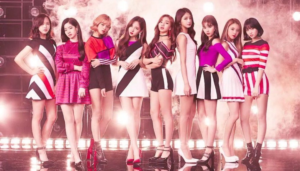 TWICE (Ảnh: internet) TWICE (Ảnh: internet)