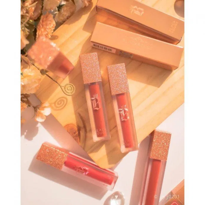 Nắp son màu gold lấp lánh (Nguồn: Internet)