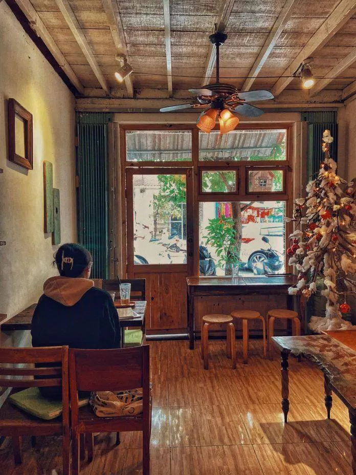 Nơi ấm cúng cùng ánh đèn vàng ngay giữa mùa đông (Ảnh: Facebook The Log)