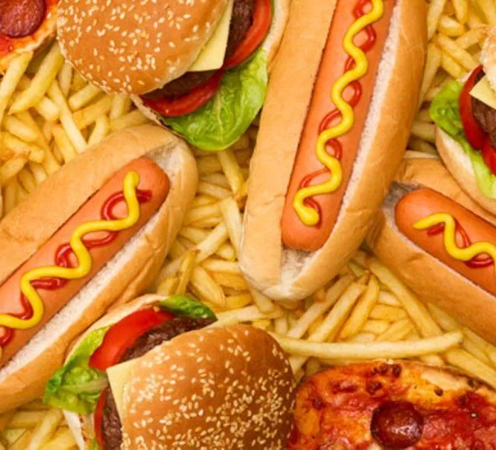 Đồ ăn chứa nhiều calo nhưng ít dưỡng chất được gọi là "junk food" - thực phẩm rác (Ảnh: Internet). Đồ ăn chứa nhiều calo nhưng ít dưỡng chất được gọi là "junk food" - thực phẩm rác (Ảnh: Internet).