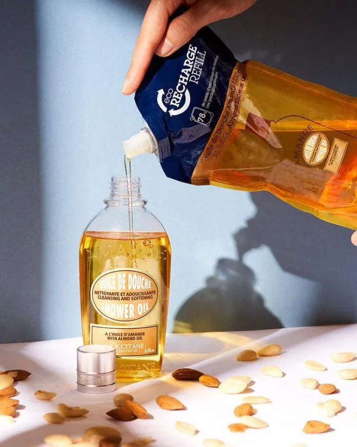 L'Occitane sử dụng túi Refill và dùng giấy tái chế để hạn chế rác thải ra môi trường. (nguồn: internet) Thương hiệu mỹ phẩm LOccitane - bí quyết dưỡng da thiên nhiên của phụ nữ Pháp các hãng mỹ phẩm thiên nhiên Loccitane my pham loccitane mỹ phẩm thiên nhiên của pháp thuong hieu my pham loccitane