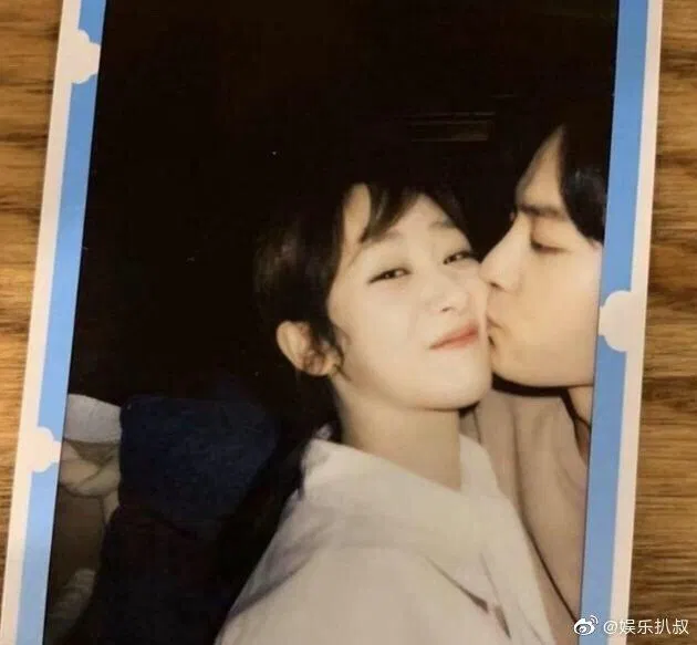 Chemistry đầy ngọt ngào của couple "Dư Sinh phu phụ". (Nguồn: Internet)