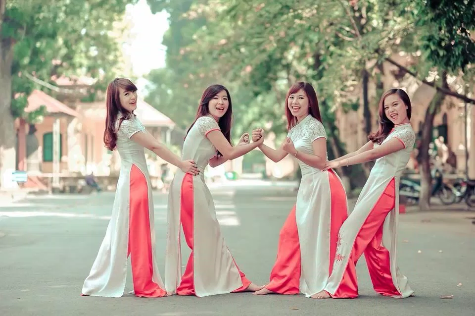 Tôi đã bỏ lỡ những khoảnh khắc mặc áo dài thời đi học ( ảnh Internet) Tôi đã bỏ lỡ những khoảnh khắc mặc áo dài thời đi học ( ảnh Internet)