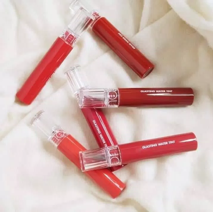 Nắp trong suốt đặc trưng của dòng son bóng romand (Nguồn: Internet) Nắp trong suốt đặc trưng của dòng son bóng romand (Nguồn: Internet)