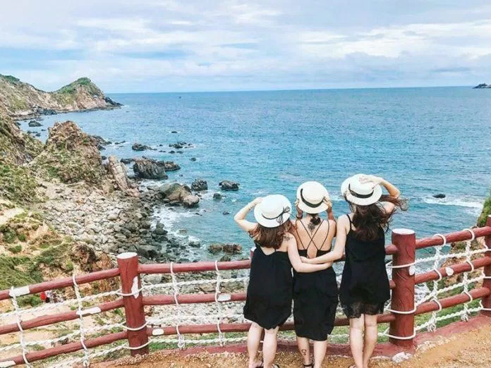 Trang phục du lịch dành cho các bạn gái cực xinh (Ảnh: internet)