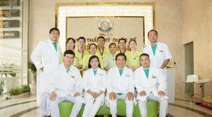 Các y bác sĩ của thẩm mỹ viện Việt hàn (ảnh internet)