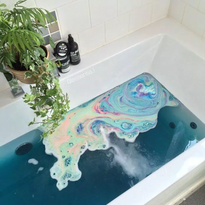 Bath bomb giúp bồn tắm của bạn có thêm những "hiệu ứng" cực đẹp. (Ảnh: Internet)