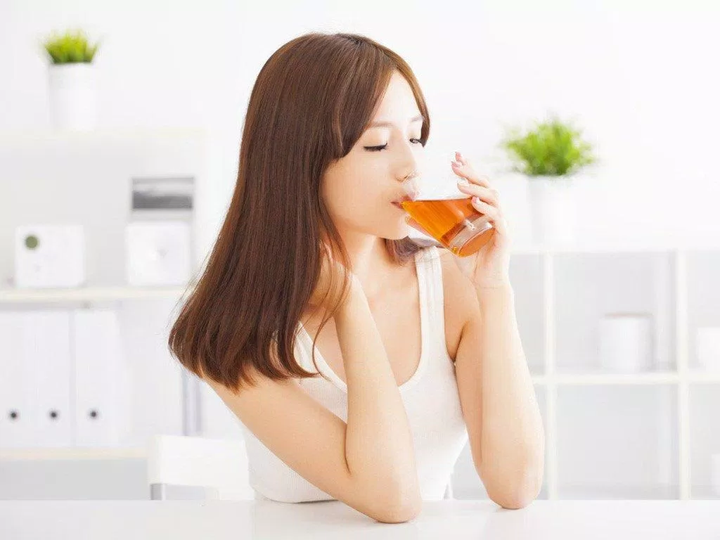 Uống đủ nước giúp cơ thể bạn luôn tràn đầy sức sống và lại đẹp ra nữa! (Ảnh: Internet). Uống đủ nước giúp cơ thể bạn luôn tràn đầy sức sống và lại đẹp ra nữa! (Ảnh: Internet).