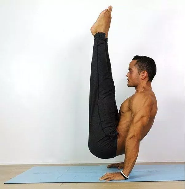 Nhìn là biết bài tập này cần cổ tay và cơ bụng "khủng" tới mức nào (Ảnh: Internet). Nhìn là biết bài tập này cần cổ tay và cơ bụng "khủng" tới mức nào (Ảnh: Internet).