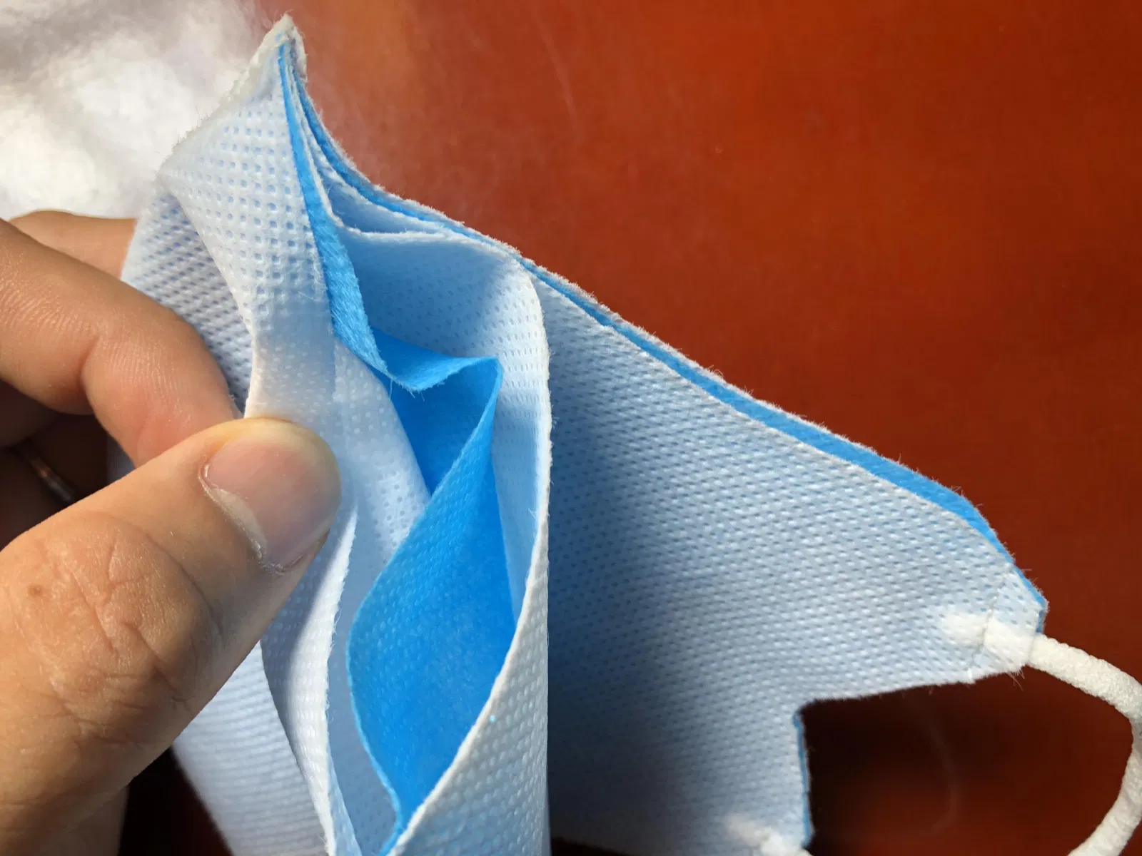 Lớp ngoài cùng của khẩu trang gây mùi hôi (Ảnh: Internet). Lớp ngoài cùng của khẩu trang gây mùi hôi (Ảnh: Internet).