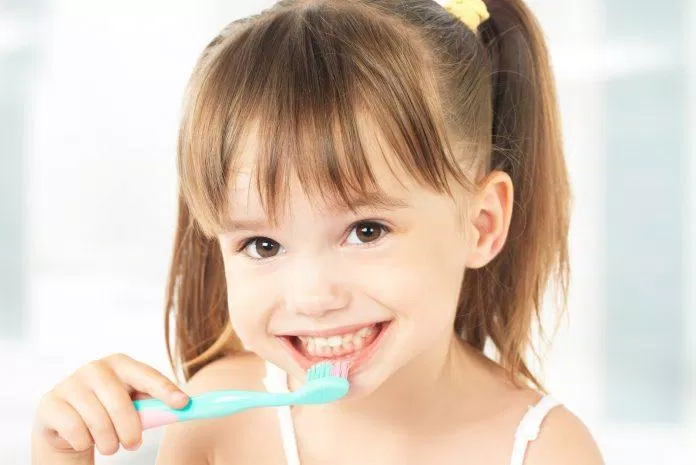 Vệ sinh răng miệng là yếu tố quan trọng nhất đối với bệnh nha chu (Nguồn: Internet).