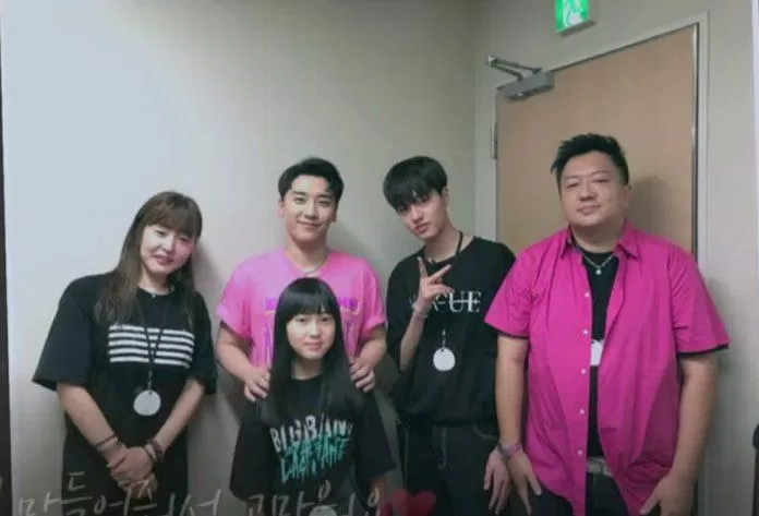 Thậm chí không ngại quẩy hết mình trong show của SeungRi (Nguồn: Internet)