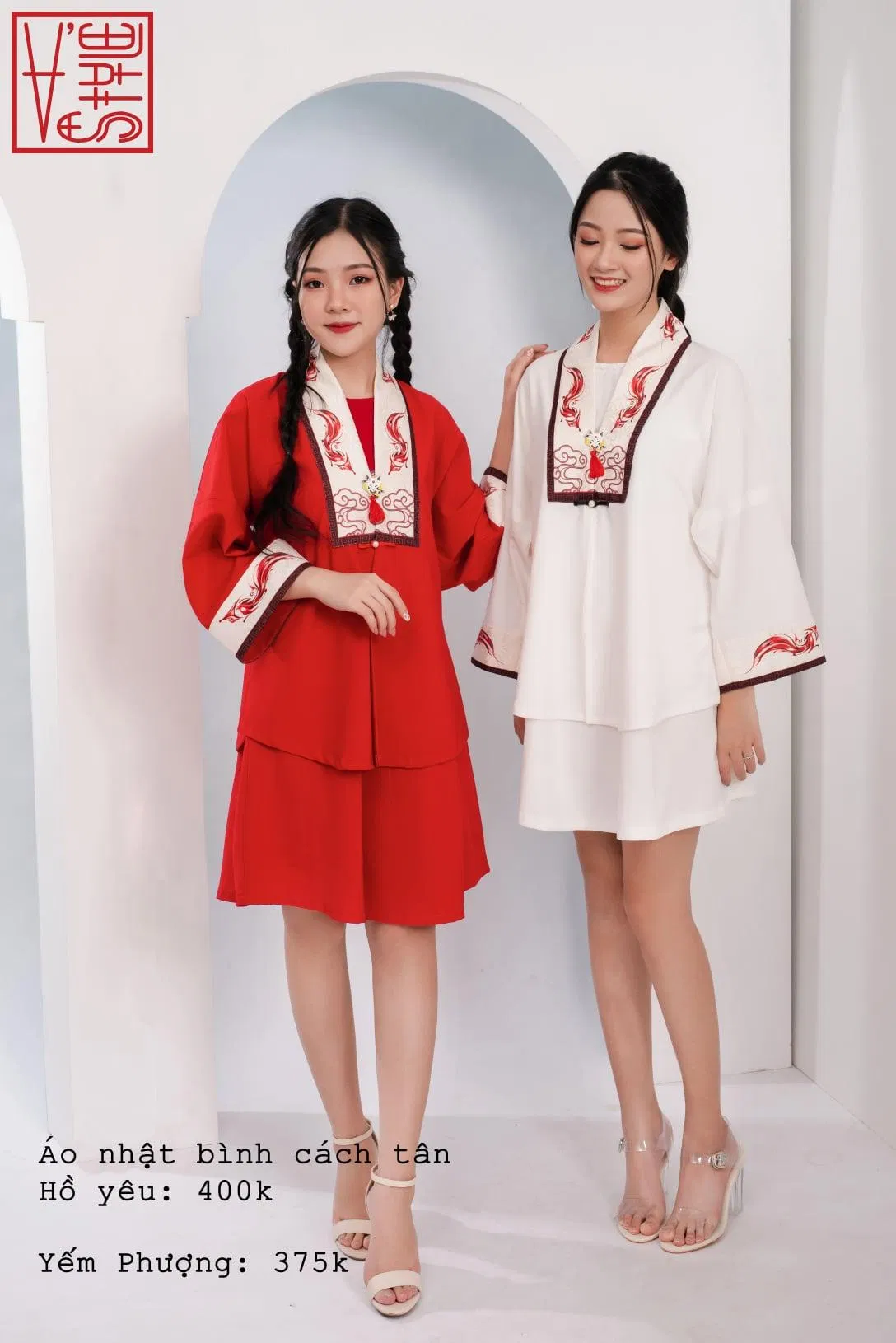 Mẫu áo Nhật Bình cách tân đẹp của V-style với vạt ngắn kết hợp với hoặc quần ống rộng, phù hợp cho cả trang phục thường nhật. (Ảnh: V-style - Việt cổ phục) Mẫu áo Nhật Bình cách tân đẹp của V-style với vạt ngắn kết hợp với hoặc quần ống rộng, phù hợp cho cả trang phục thường nhật. (Ảnh: V-style - Việt cổ phục)