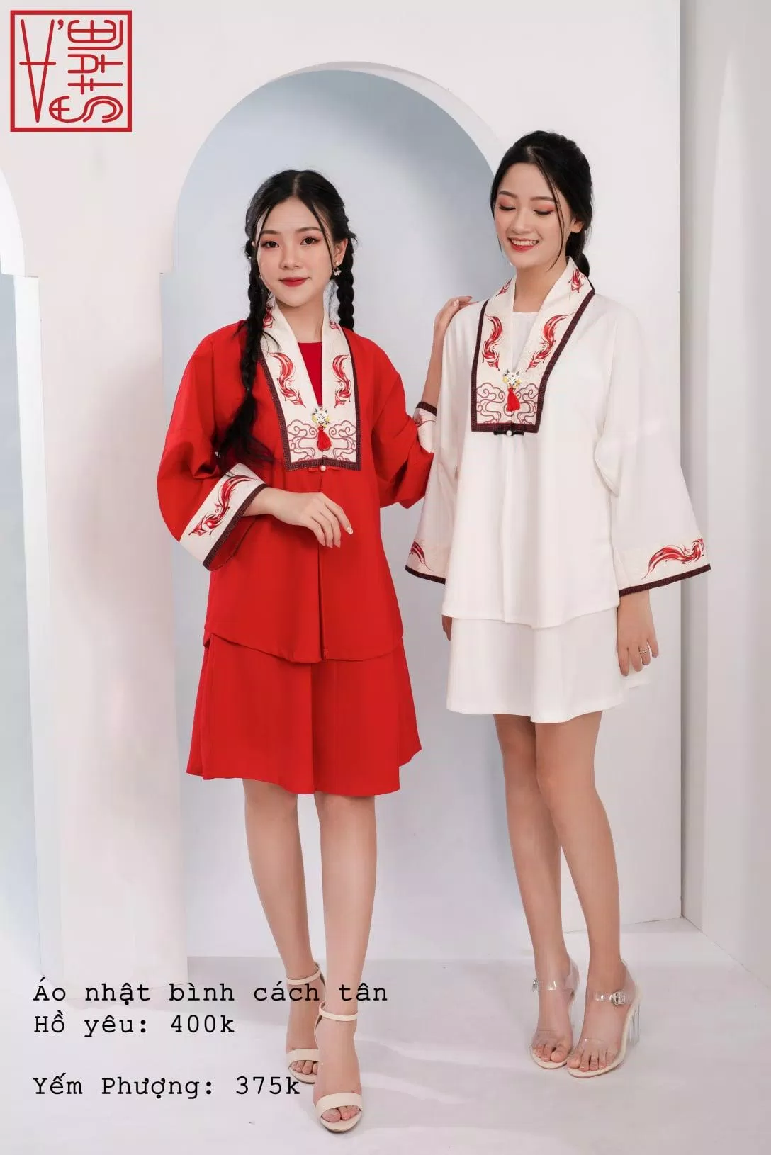 Mẫu áo Nhật Bình cách tân đẹp của V-style với vạt ngắn kết hợp với hoặc quần ống rộng, phù hợp cho cả trang phục thường nhật. (Ảnh: V-style - Việt cổ phục) Mẫu áo Nhật Bình cách tân đẹp của V-style với vạt ngắn kết hợp với hoặc quần ống rộng, phù hợp cho cả trang phục thường nhật. (Ảnh: V-style - Việt cổ phục)