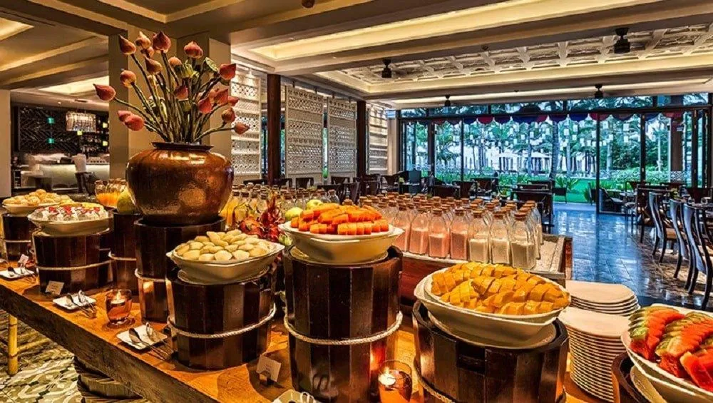 Trong Vinwonders Phú Quốc có nhiều quầy thức ăn và nhà hàng buffet (Nguồn: Internet)