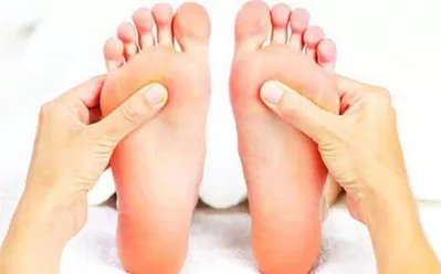Xoa bóp lòng bàn chân giúp lưu thông máu (Nguồn: Internet).