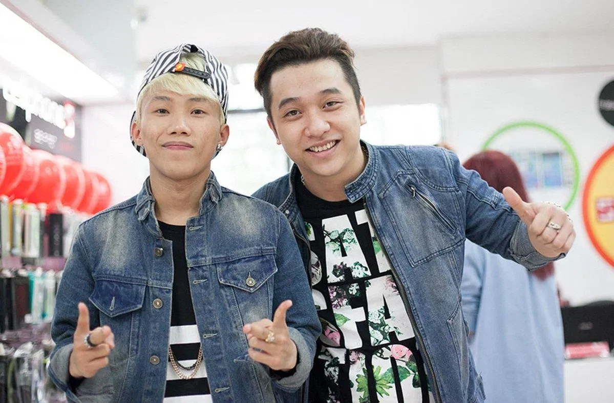 Thu cuối đã chắp cánh cho cả Mr. T và Yanbi vươn cao giữa thị trường nhạc Việt (Ảnh: Internet). Thu cuối đã chắp cánh cho cả Mr. T và Yanbi vươn cao giữa thị trường nhạc Việt (Ảnh: Internet).