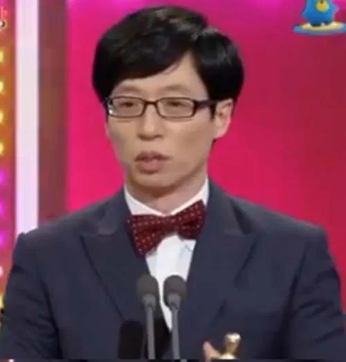 Yoo Jae Suk 2 năm liên tiếp nhận giải thưởng Daesang . ( Ảnh : Internet ) Yoo Jae Suk 2 năm liên tiếp nhận giải thưởng Daesang . ( Ảnh : Internet )
